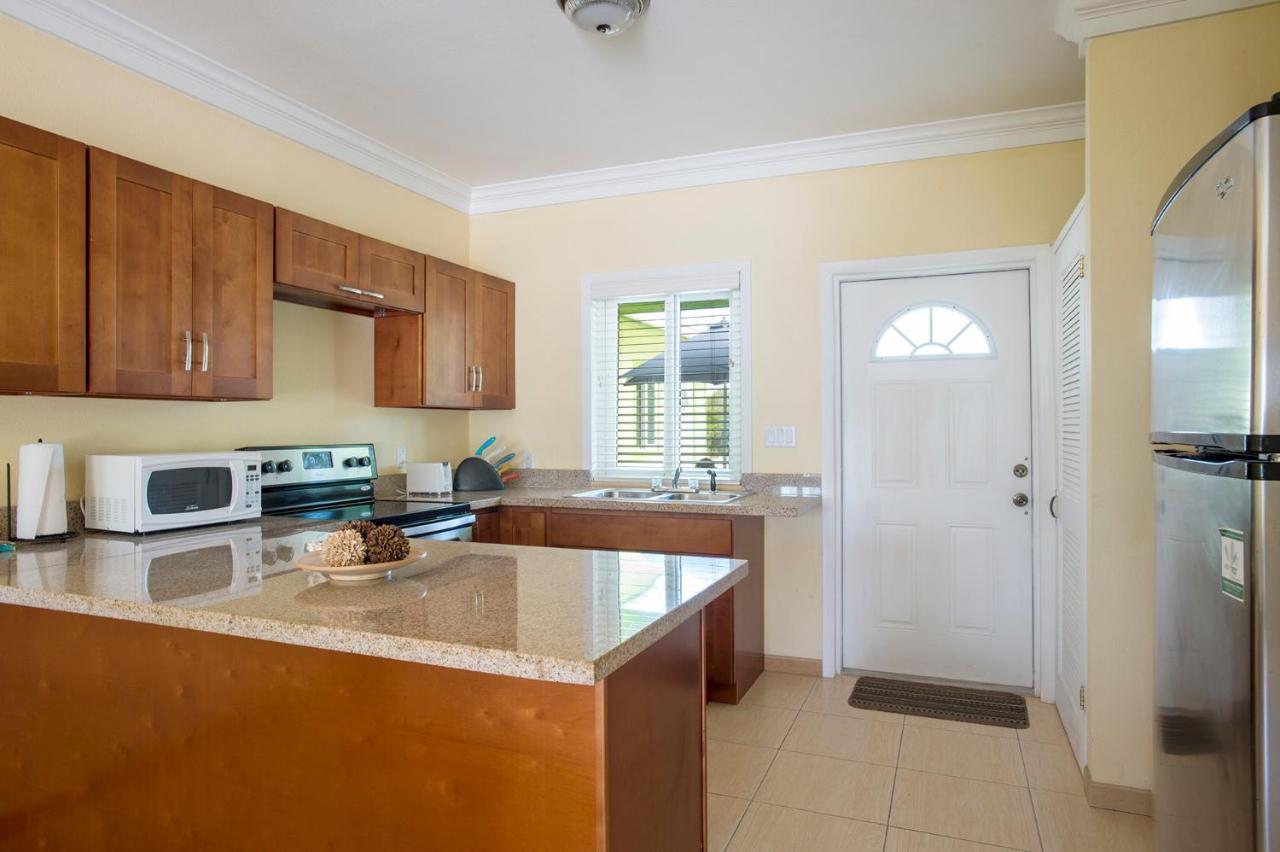 Sir Charles Guest House Palmetto Point Exterior photo